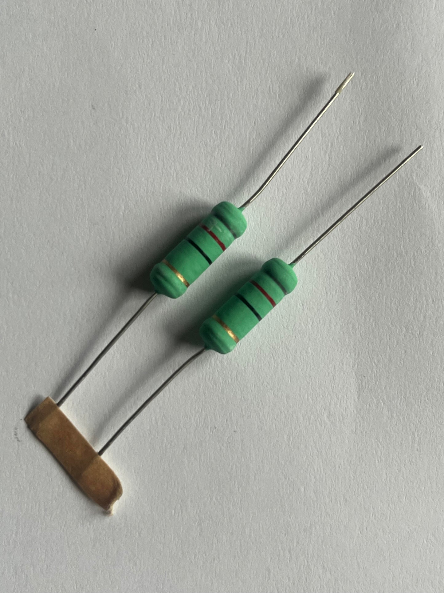 Resistor - Belastingsweerstand 82 Ohm/5Watt